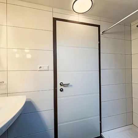 Frank-1 By Interhome Lägenhet